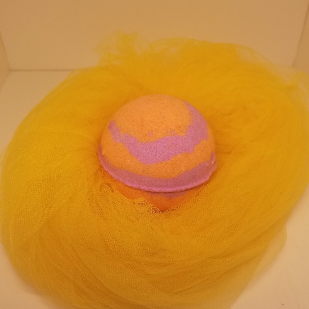 Sweet Orange and Lilac 8oz Bath Bomb